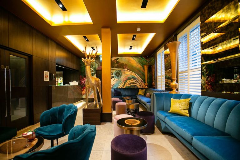 The bar at one warwick park